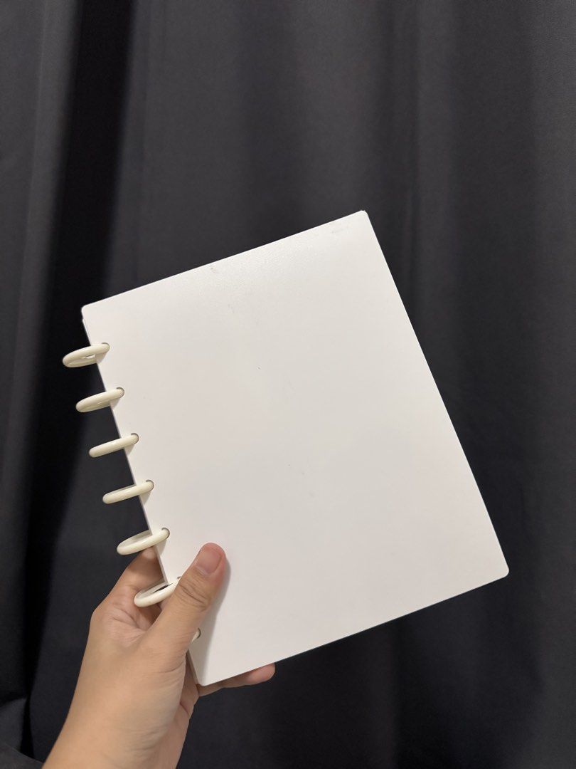 Photocard Binder (Category: Stationery & School Supplies) located in San Luis. Submitted by oshdeclutters (Listing ID 1462856906, Image 1). Description: .