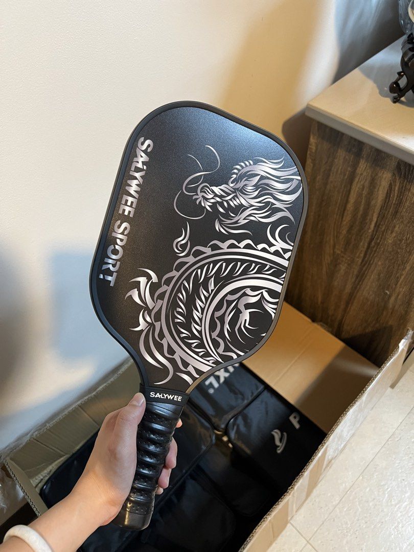 Pickleball Paddle (Category: Racket and Ball Sports) located in Legazpi City. Submitted by jullianaa (Listing ID 1462741751, Image 1). Description: BRAND NEW SALYWEE Dragon Print Pickleball Paddle Budget-friendly recreational pickleball paddles suited for beginners and casual players This paddle uses an integrated composite carbon fiber material. It is lightweight, shockproof, and reduces arm fatigue. It works well for beginners and families. Inc