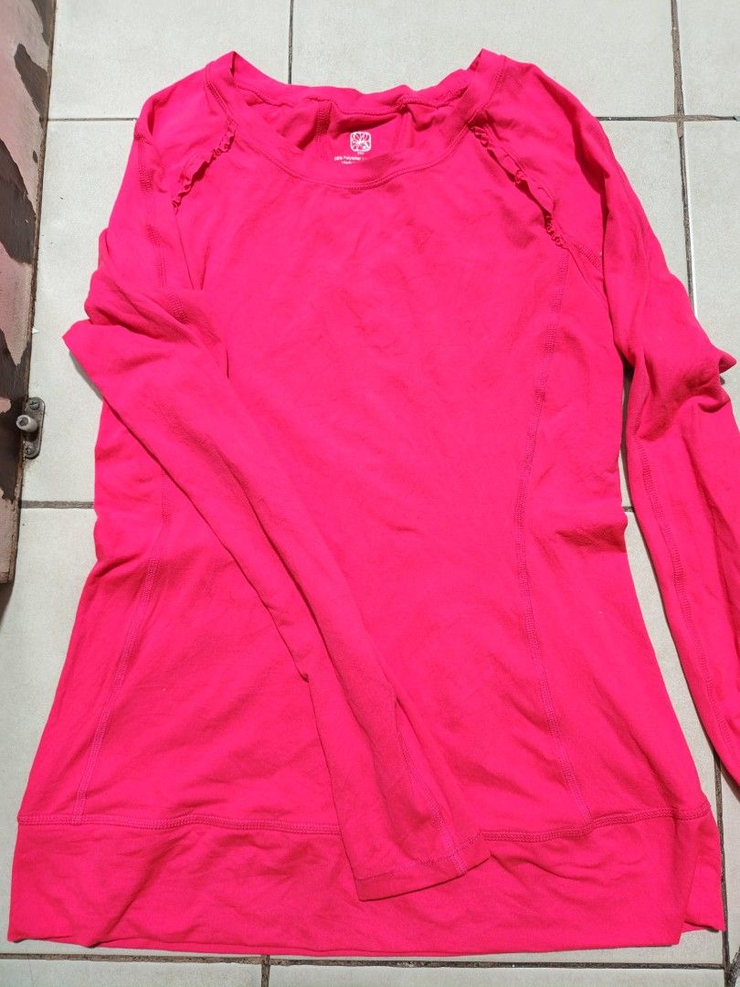 PINK LONG-SLEEVE ACTIVEWEAR TOP 💗 Medium (Category: Activewear) located in Marikina City. Submitted by amari.stylesph (Listing ID 1462753586, Image 1). Description: 💗 PINK LONG-SLEEVE ACTIVEWEAR TOP 💗 💰 PRICE: ₱200 ONLY! ✨ Features: ✔️ Vibrant hot pink color ✔️ Long sleeves for added coverage ✔️ Stretchable polyester-spandex fabric ✔️ Perfect for workouts, running, gym, and outdoor activities 📏 Size: Medium (M) 📌 Material: 88% Polyester, 12