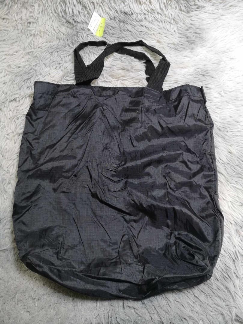 Plain Black Nylon Reusable Shopper Bag (Category: Tote Bags) located in Santa Cruz. Submitted by jmy_surplus.2 (Listing ID 1462703997, Image 1). Description: Size ; L - 18 W - 17 Color ; Black Type ; Tote Bag Brand ; No brand Material ; Nylon Style ; Black nylon Shopper Bag LR 129 JMY 5 Batch #222.