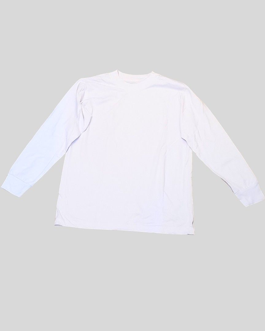 Plain White Long Sleeve T-Shirt (Category: Tshirts & Polo Shirts ) located in Manila. Submitted by therealvaultph (Listing ID 1462726604, Image 1). Description: - Classic white long sleeve t-shirt - Comfortable crew neck design - Soft and breathable fabric - Versatile for layering or wearing solo - Ideal for everyday casual outfits - Effortlessly pairs with any bottoms.
