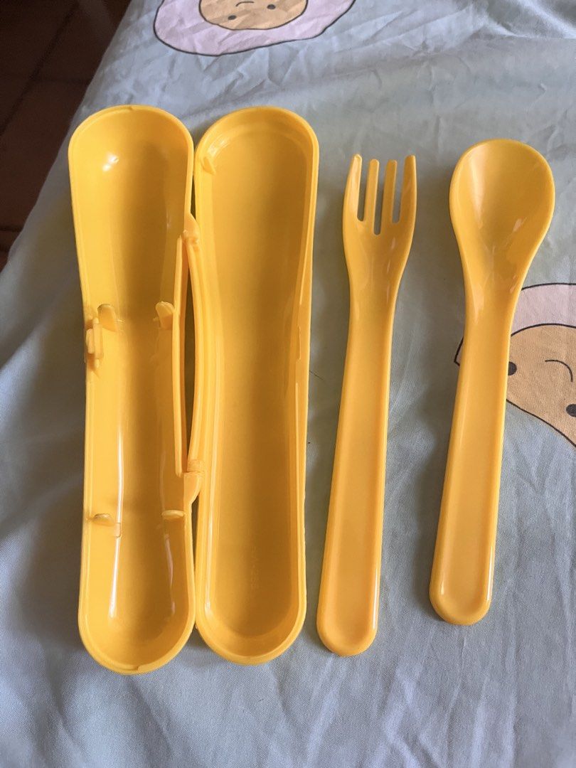 Plastic spoon and fork w case box (set) (Category: Dinnerware & Cutlery) located in Paranaque City. Submitted by bonsaiart (Listing ID 1462705566, Image 2). Description: Brandnew Available : 8 sets 45 per set (fixed) +sf Payment via paymaya/ gcash No to meetup No to cop / cod Shipping via j&t only No breaking of set or bundle.