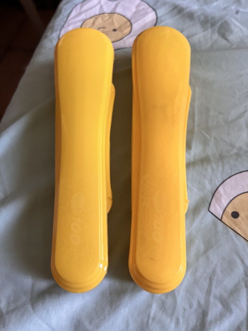 Plastic spoon and fork w case box (set) (Category: Dinnerware & Cutlery) located in Paranaque City. Submitted by bonsaiart (Listing ID 1462705566, Image 1). Description: Brandnew Available : 8 sets 45 per set (fixed) +sf Payment via paymaya/ gcash No to meetup No to cop / cod Shipping via j&t only No breaking of set or bundle.