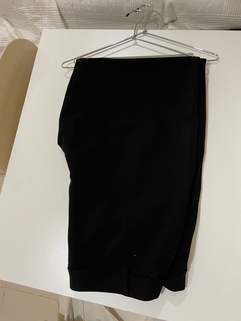 PLUS SIZE Slacks (P450 for 2PCS) (Category: Other Bottoms) located in Pasig City. Submitted by into_decluttering (Listing ID 1462848423, Image 2). Description: Used Slacks Size: 35 inches Black - H&M Green - Uniqlo RFS: Decluttering Selling for P500 as a set Location: Santolan Pasig With signs of usage .