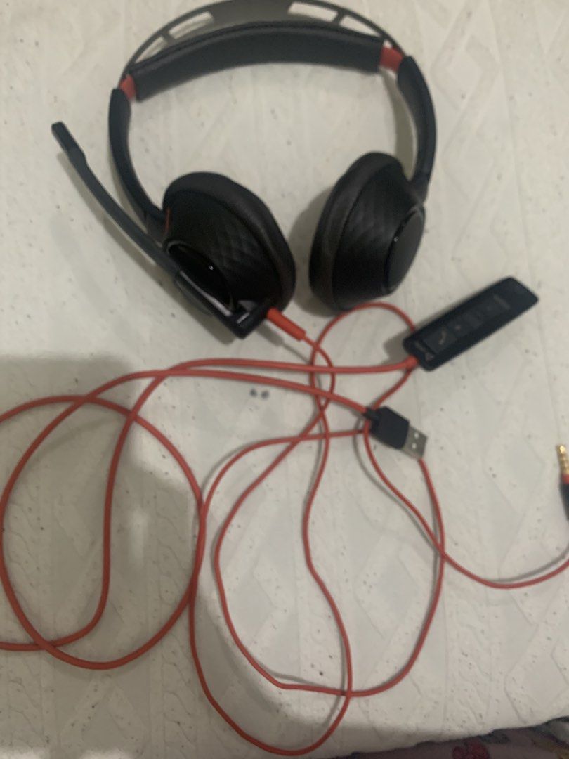 Poly Plantronics Headset with Mic (Category: Headphones & Headsets) located in Cainta. Submitted by hemmehemme (Listing ID 1462803676, Image 1). Description: - Compatible with USB adapter and 3.5mm jack - Inline controls for calls and volume adjustment - Comes with a protective carrying case - Ideal for calls and online meetings No issue No issue 2 stoks.