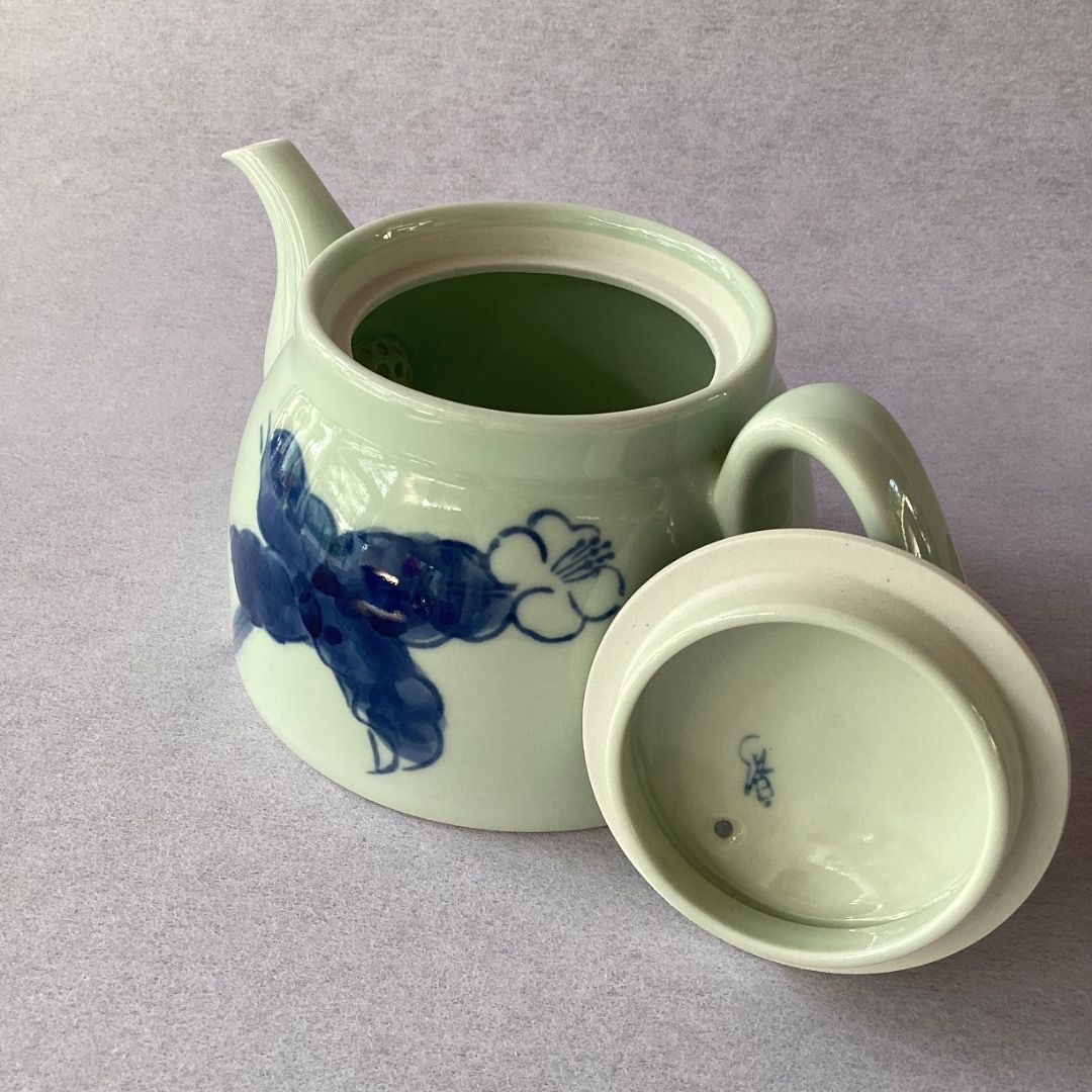 Teapot (Category: Pitchers & Dispensers) located in Davao. Submitted by eclectic1925 (Listing ID 1462867171, Image 3). Description: Php180 Teapot H: 4 inches Opening: 3.2 inches Capacity: 400 ml Please REVIEW PHOTOS We use 100% repurposed packaging materials SF starts at Php70 via Flash Express First to pay.