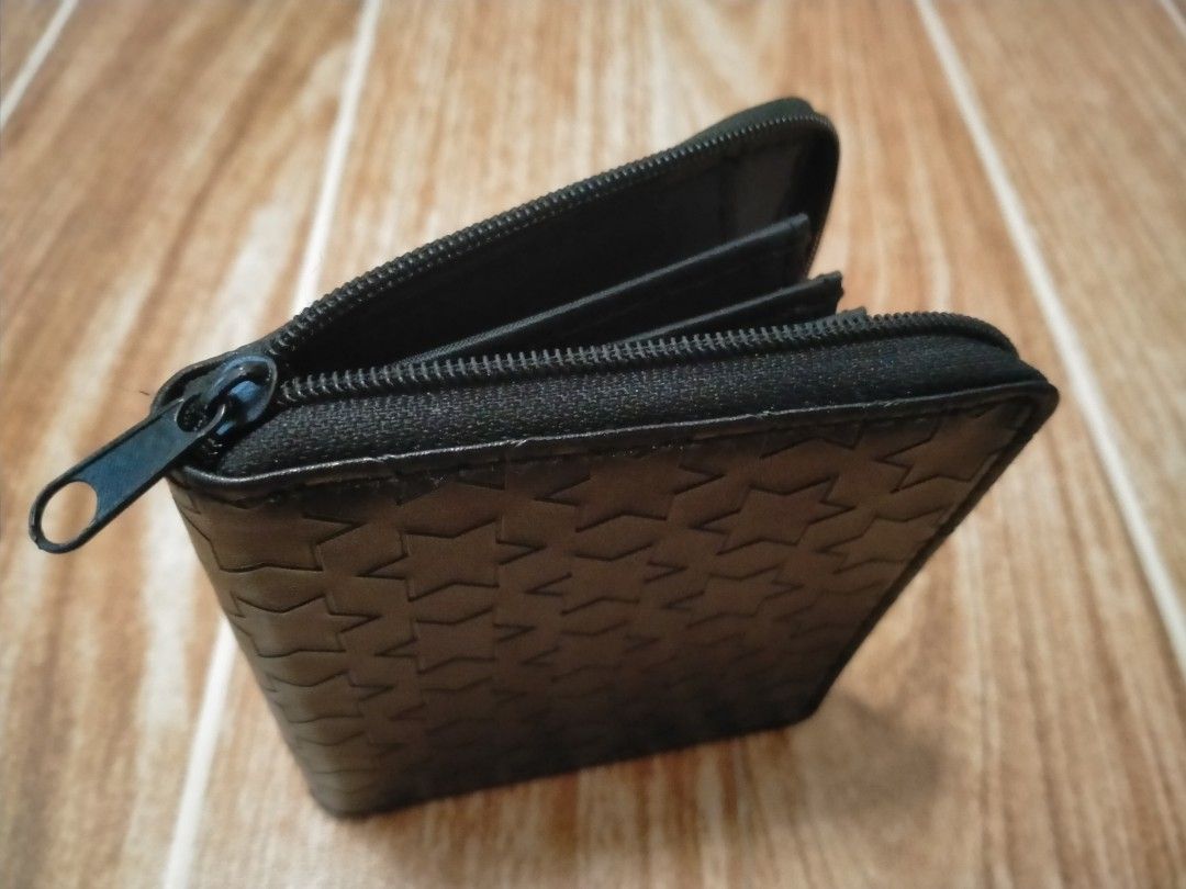 PORTER CARD WALLET (Category: Wallets & Card Holders) located in Cabuyao City. Submitted by Bike_Clothing10 (Listing ID 1462686999, Image 3). Description: READ FIRST.. FOR SALE: HEAD PORTER PLUS WALLET Excellent Condition Looks New Legit DIMES: 12 X 9.5 cm PRICE: 1K + SF PICK UP OR SHIPPING LOCATION: Cabuyao Laguna -NO COD/COP- DM📩.