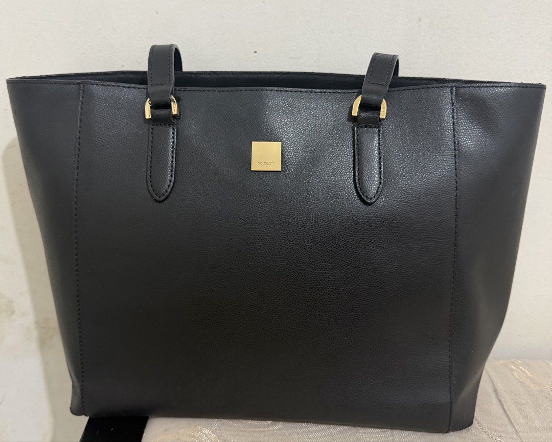 Preloved Double M Milano (Category: Tote Bags) located in Taytay. Submitted by welloveditems (Listing ID 1462851922, Image 1). Description: - decluterring my personal bag still in good condition - Stylish black tote bag - Durable material - Spacious interior - Classic and versatile design - pm for more details Always manage your expectation when buying preloved items Loc taytay rizal .