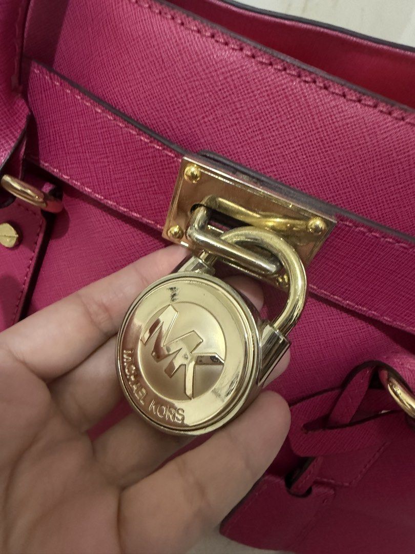 Preloved MK bag (Category: Tote Bags) located in Taytay. Submitted by welloveditems (Listing ID 1462840819, Image 2). Description: Selling my preloved MK pink bag it good condition. Pm for more details Still nego but pass tp low ballers Thank you and God bless Loc: Taytay Rizal.