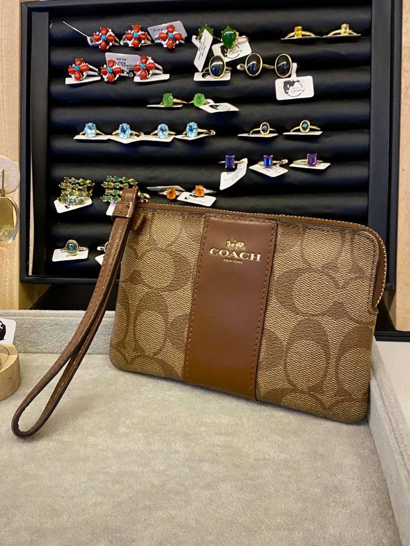 PRELOVED ORIGINAL COACH WRISTLET (Category: Wallets & Card holders) located in Baguio. Submitted by asna_taku (Listing ID 1462806335, Image 1). Description: PRELOVED ORIGINAL CO@ĆH WRISTLET 🤎 A classic C0açh wristlet featuring the signature monogram canvas with a tan/brown striped design and leather detailing. Timeless, understated, and easy to pair with any outfit—perfect for everyday use or a polished casual look. ✨ Original C0@ch 🤎 Tan/Brown