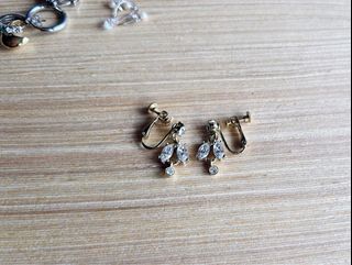 (Category: ) located in . Submitted by cestparfaitvintagejewelries (Listing ID 1462754844, Image 1). Description: .