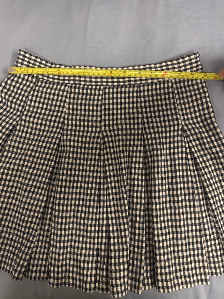 Pull & bear (Category: Skirts) located in Singapore. Submitted by castrina (Listing ID 1462857069, Image 3). Description: .
