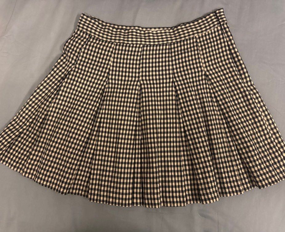 Pull & bear (Category: Skirts) located in Singapore. Submitted by castrina (Listing ID 1462857069, Image 1). Description: .