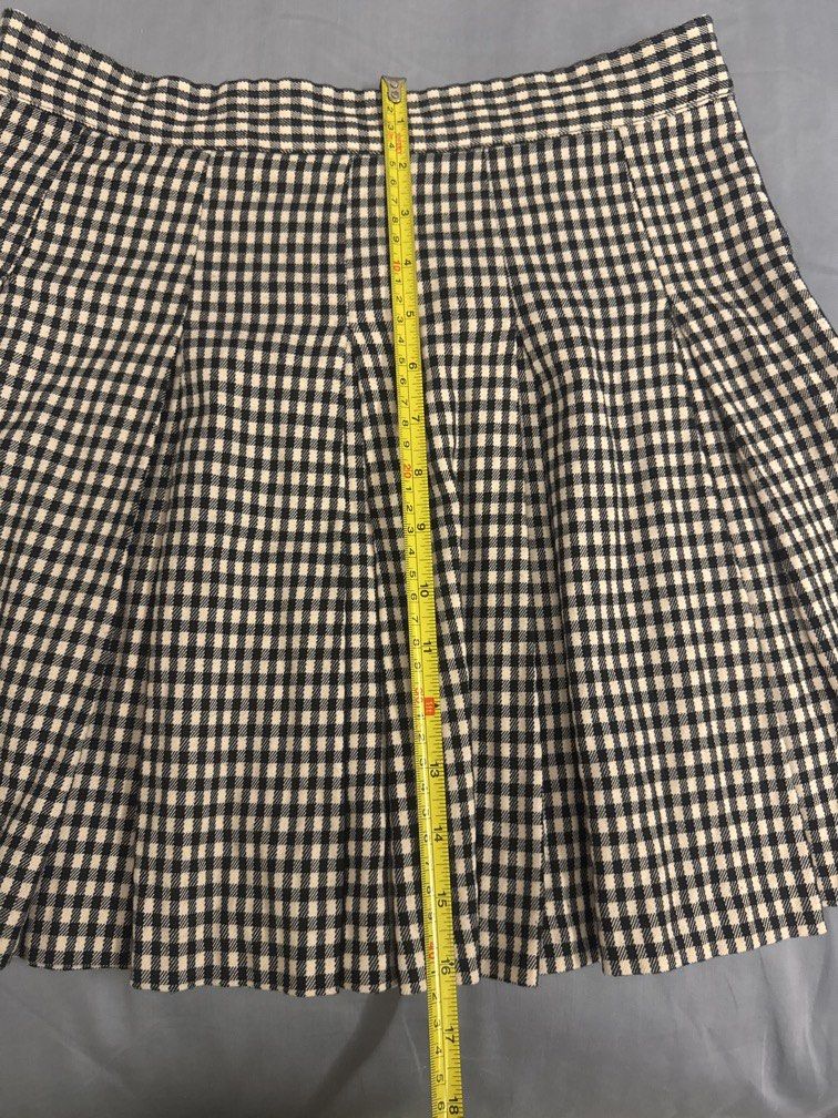 Pull & bear (Category: Skirts) located in Singapore. Submitted by castrina (Listing ID 1462857069, Image 4). Description: .