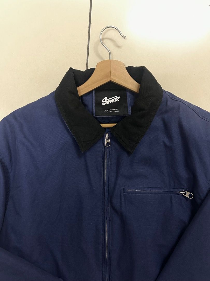 Pull & bear Jacket (Category: Coats, Jackets and Outerwear) located in Kuala Lumpur. Submitted by z4rith (Listing ID 1462775777, Image 3). Description: -Bought RM 210 -Condition masih baru sebab pakai untuk try je -Reason to sell: Wrong size, beli online - Brand: Pull & Bear - Color: Deep Blue - Size: L (EUR L, USA L, MEX 40) - Style: Classic collar, zip-up front - Features: Chest zip pocket - Condition: Like new.