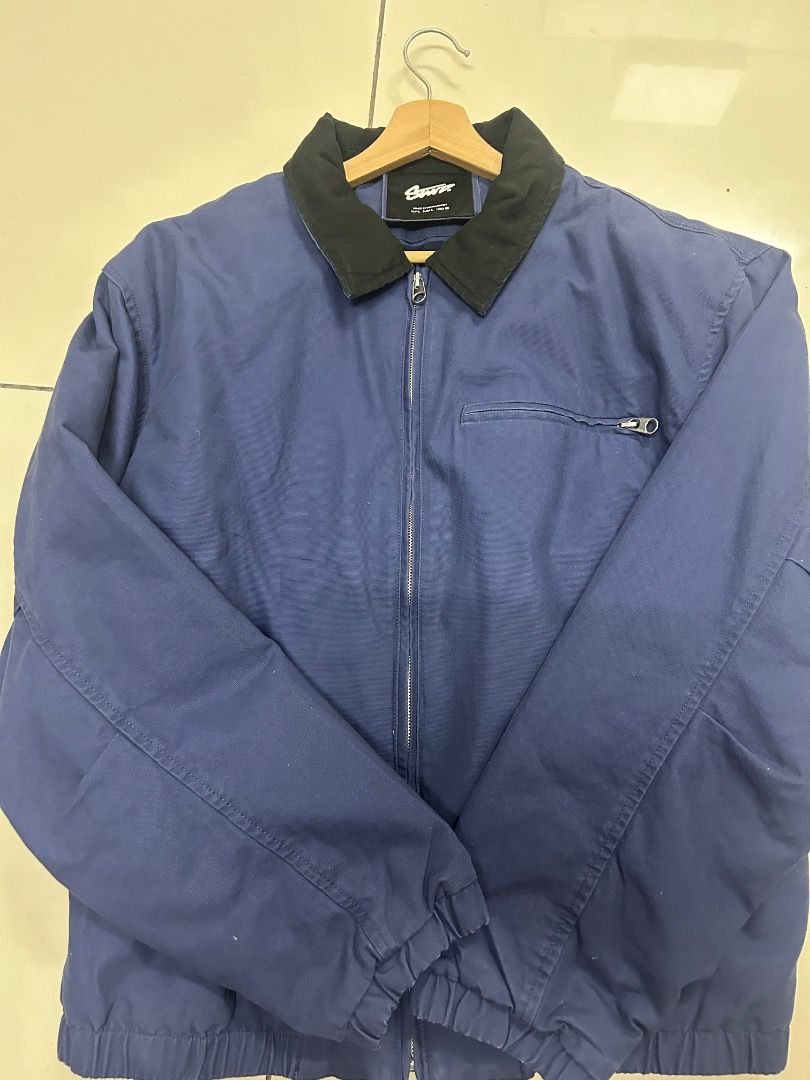 Pull & bear Jacket (Category: Coats, Jackets and Outerwear) located in Kuala Lumpur. Submitted by z4rith (Listing ID 1462775777, Image 2). Description: -Bought RM 210 -Condition masih baru sebab pakai untuk try je -Reason to sell: Wrong size, beli online - Brand: Pull & Bear - Color: Deep Blue - Size: L (EUR L, USA L, MEX 40) - Style: Classic collar, zip-up front - Features: Chest zip pocket - Condition: Like new.