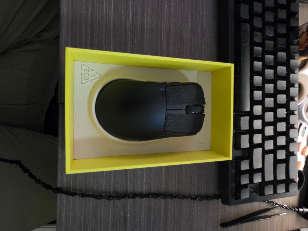 Pulsar Xlite CrazyLight (Mini) (Category: Mouse & Mousepads) located in Manila. Submitted by chrisvergs (Listing ID 1462844082, Image 3). Description: - Pulsar Xlite V2 Mini Gaming Mouse - Ultra-lightweight: Only 41g - Ergonomic Right-Hand Design: Perfect for palm grip users - High-Performance Sensor: 32,000 DPI - 8K Polling Rate: Includes 8K dongle for maximum responsiveness - Color: Jet Black RFS: Not my size.