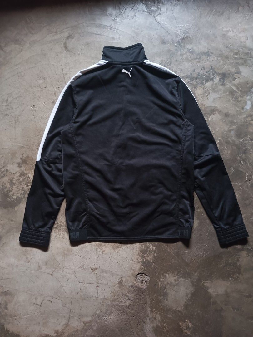 Puma always on track jacket (Category: Coats, Jackets and Outerwear) located in Davao. Submitted by hisdef (Listing ID 1462831785, Image 3). Description: puma always on track jacket Condition- like new issue- loose stitched collar area ( see last slide) Dimensions in inches width-20 length-26.5 shoulder- 16.5 sleeve-25.5 hem-4.5.