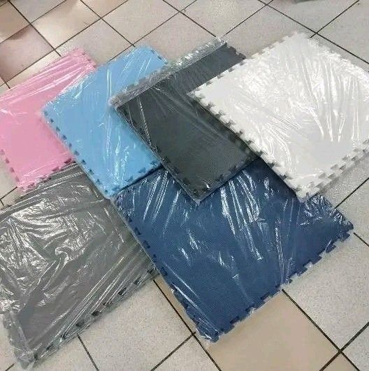 puzzle mat 60x60cm (Category: Carpets, Mats & Flooring) located in Manila. Submitted by asstditems (Listing ID 1462690441, Image 1). Description: ✅ FOAM PUZZLE MAT ✅ Size: 60 cm × 60 cm per piece ✅ 4 pieces per pack ✅ Available Colors: Black, Brown, Gray, Pink, Light Blue, Dark Blue, White, Yellow, Green, Red Pink, Assorted color. ✅ Soft & thick foam • non-slip • easy to assemble & clean ✅ Perfect for play area, bedroom, gym, flooring.