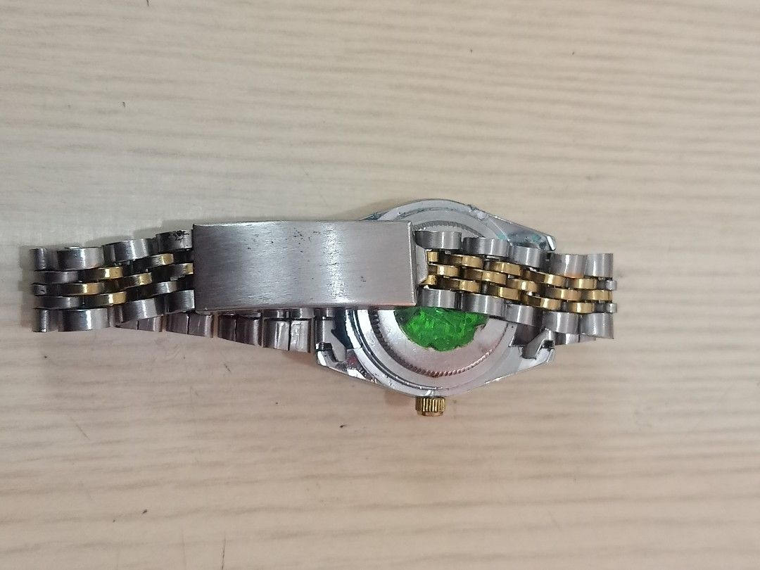 Quartz (Category: Women's Watches) located in Las Pinas. Submitted by quick_deals_great_finds2 (Listing ID 1462754158, Image 3). Description: Quartz with battery 25mm wrist 6.3 inches Good working condition.