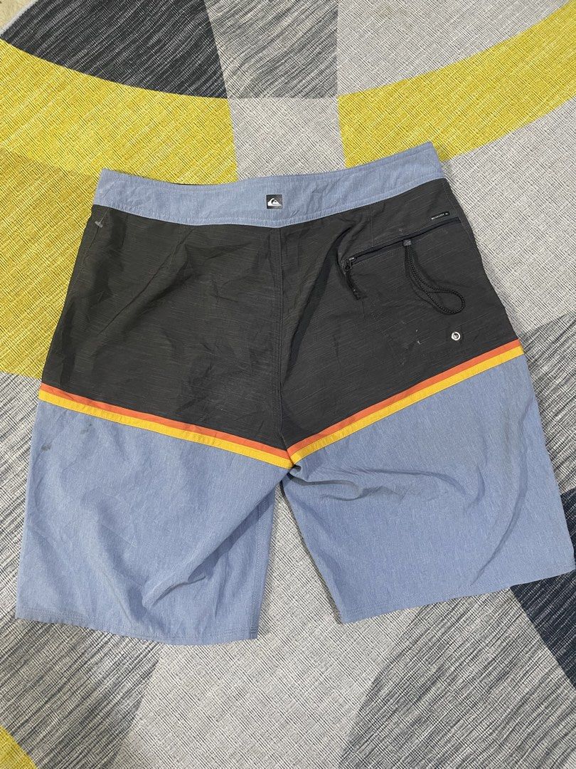 Quicksilver mens board short size 32 (Category: Shorts) located in Taytay. Submitted by ekselentekondisyon (Listing ID 1462833634, Image 2). Description: Quicksilver mens short W-32 L-20.5 Leg opening-11 Taytay rizal location Issue may maliit na gasgas May dumi not sure kung matatangal pa Kita sa pics.