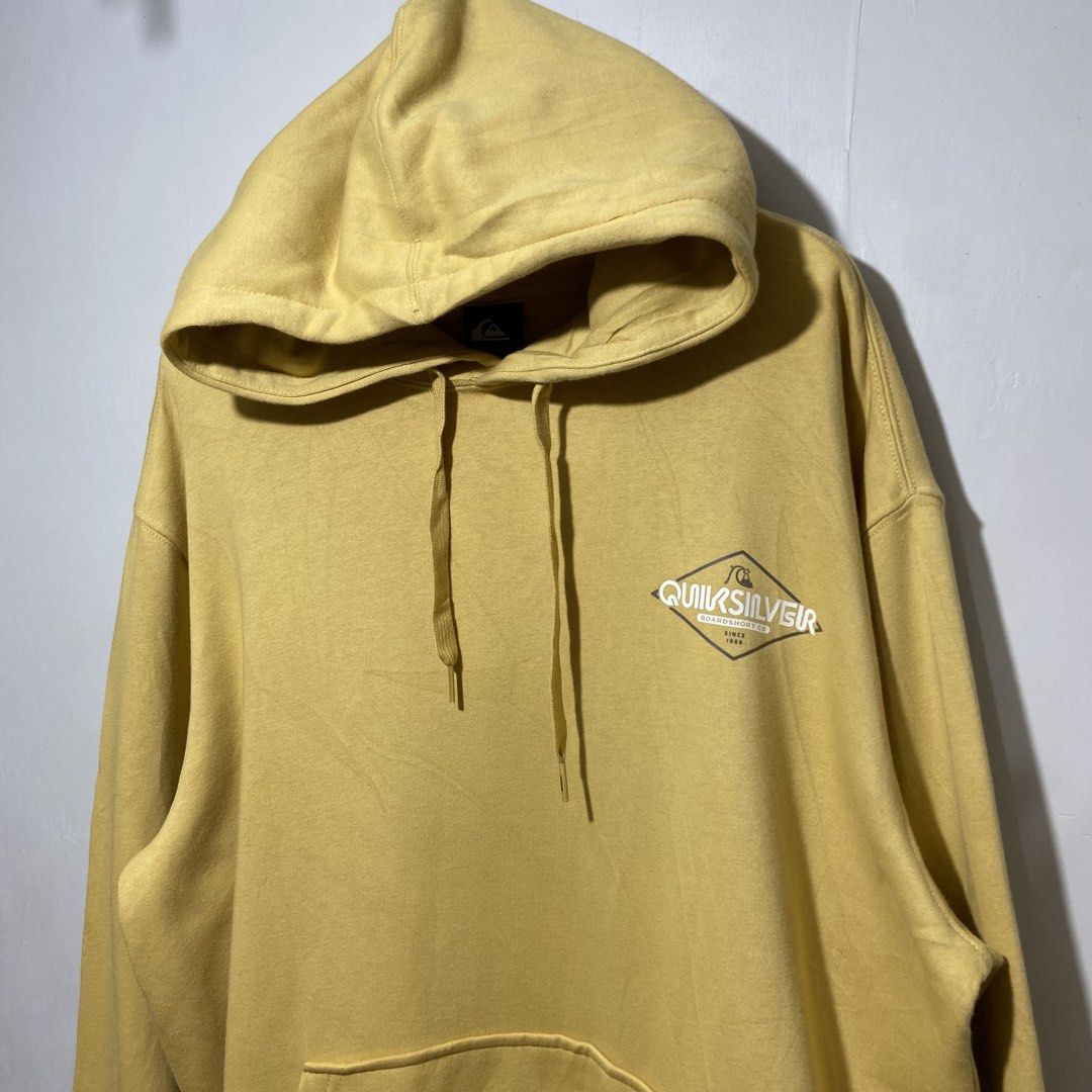 Quiksilver Hoodie Jacket (Category: Coats, Jackets and Outerwear) located in Cebu City. Submitted by kibinilats (Listing ID 1462751386, Image 2). Description: Quiksilver Hoodie Jacket Good as new Size L-XL 25x29 Pm.