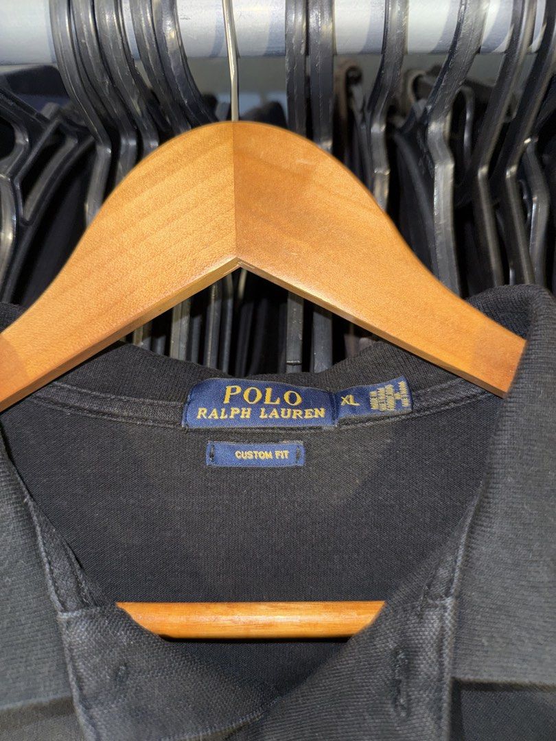 Ralph Lauren Polo Shirt (Category: Tshirts & Polo Shirts ) located in Santa Rosa. Submitted by rgnrvn300 (Listing ID 1462734607, Image 3). Description: Ralph lauren polo shirt Price: 450 Size: L Width: 20.5 Length: 27 Color rate: 9/10 Condition: 9/10 Issue: sign of usage sa ribbings Shipping thru J&T.