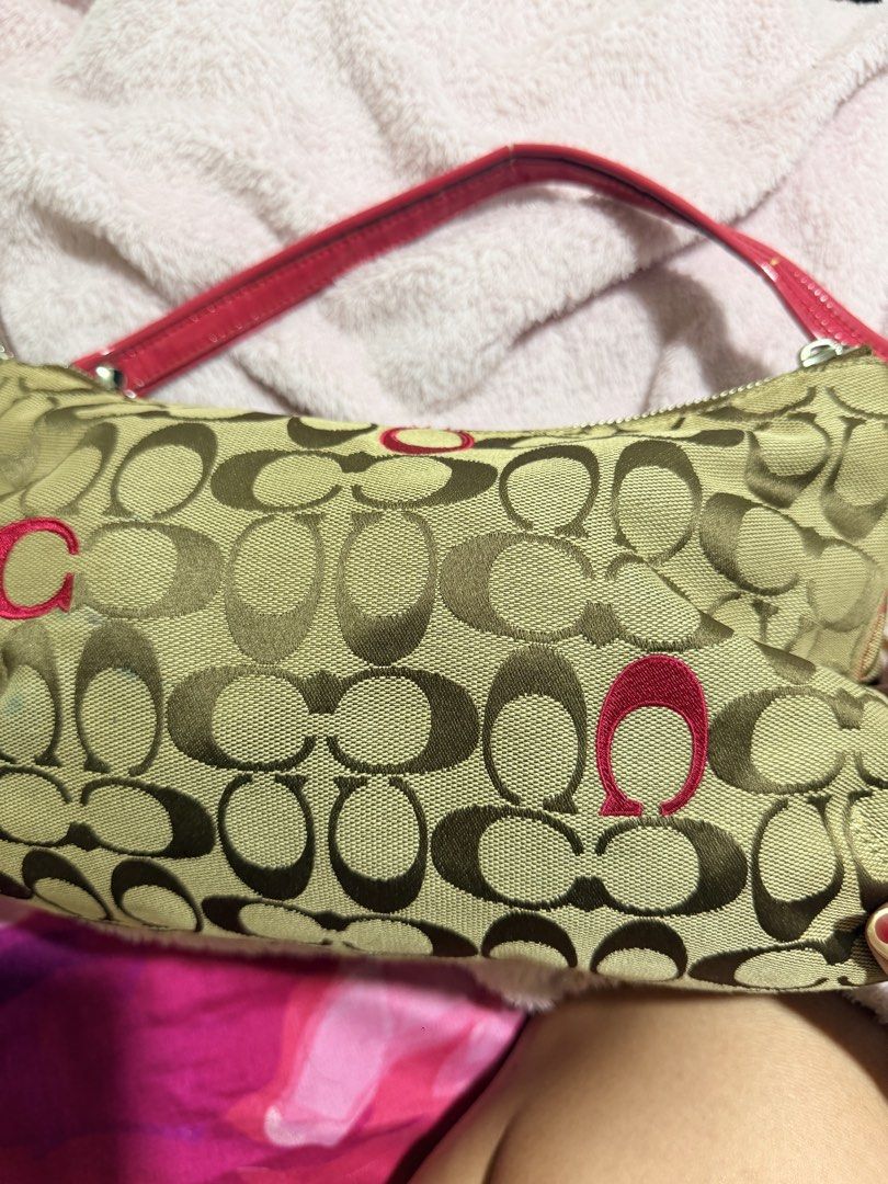 Rare Coach Soho Pink (Category: Shoulder Bags) located in Manila. Submitted by relovedfindss.co (Listing ID 1462815634, Image 2). Description: .