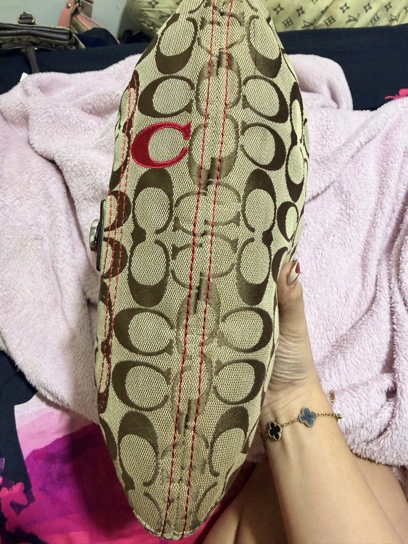 Rare Coach Soho Pink (Category: Shoulder Bags) located in Manila. Submitted by relovedfindss.co (Listing ID 1462815634, Image 3). Description: .