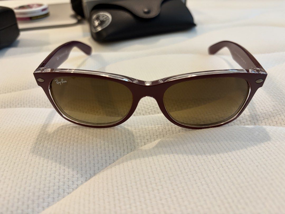 Ray-Ban Wayfarer RB 2132 (Category: Sunglasses & Eyewear) located in Makati City. Submitted by chumamba (Listing ID 1462710879, Image 3). Description: Slightly used Authentic rayban Complete with box cleaning fabric and case Meet up in glorietta Grab or lala move at buyers expense - Authentic Ray-Ban Wayfarer Sunglasses - Stylish Burgundy Frame - Brown Gradient Lenses - Made in Italy - Comes with Original Box and Case - Ideal for Everyday Wear.