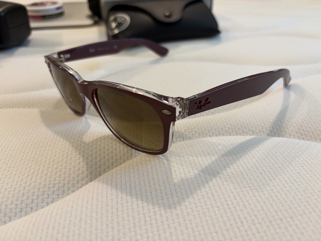 Ray-Ban Wayfarer RB 2132 (Category: Sunglasses & Eyewear) located in Makati City. Submitted by chumamba (Listing ID 1462710879, Image 2). Description: Slightly used Authentic rayban Complete with box cleaning fabric and case Meet up in glorietta Grab or lala move at buyers expense - Authentic Ray-Ban Wayfarer Sunglasses - Stylish Burgundy Frame - Brown Gradient Lenses - Made in Italy - Comes with Original Box and Case - Ideal for Everyday Wear.