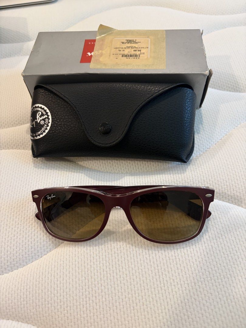 Ray-Ban Wayfarer RB 2132 (Category: Sunglasses & Eyewear) located in Makati City. Submitted by chumamba (Listing ID 1462710879, Image 1). Description: Slightly used Authentic rayban Complete with box cleaning fabric and case Meet up in glorietta Grab or lala move at buyers expense - Authentic Ray-Ban Wayfarer Sunglasses - Stylish Burgundy Frame - Brown Gradient Lenses - Made in Italy - Comes with Original Box and Case - Ideal for Everyday Wear.