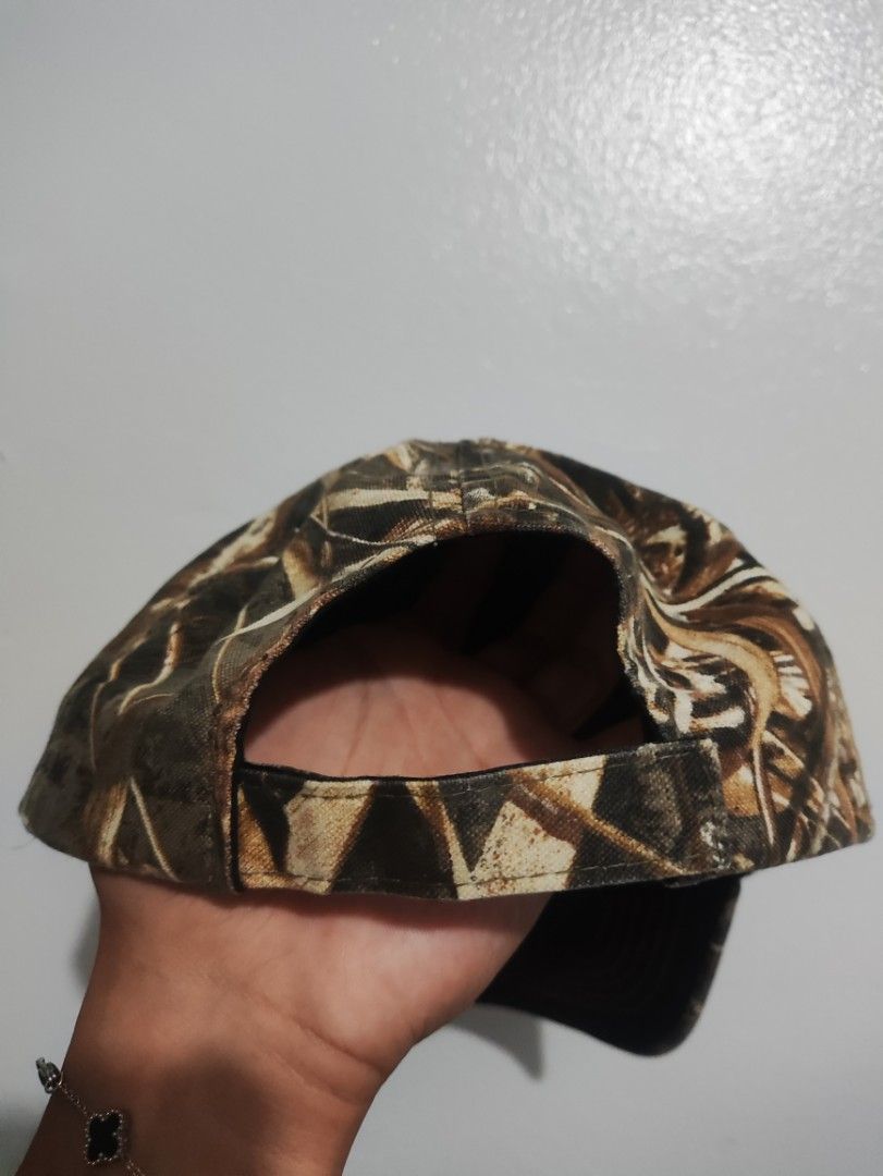 Realtree Cap (Category: Activewear) located in Quezon City. Submitted by oldsoulv1 (Listing ID 1462755981, Image 2). Description: Realtree Cap Velcro Type issues: idk if its mold but I already washed it and it doesn't come off. 700 + SF Quezon City📍.