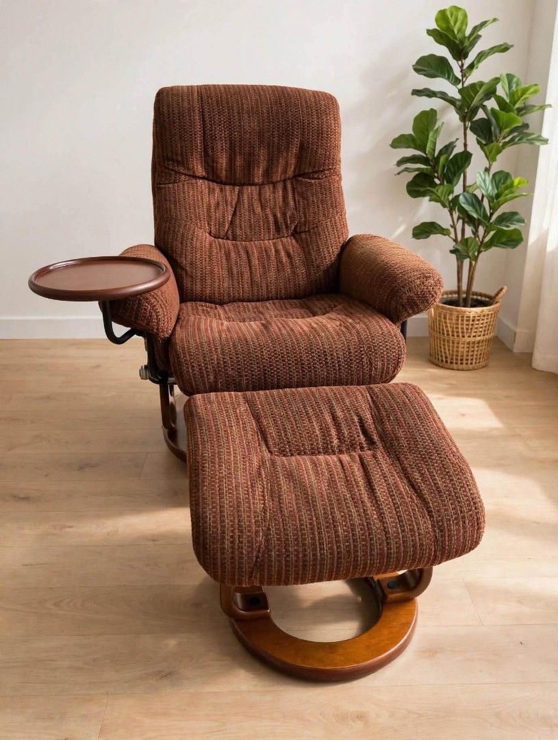 Reclining Chair (Category: Chairs) located in Meycauayan. Submitted by marygracecasimiro (Listing ID 1462698309, Image 1). Description: reclining chair.