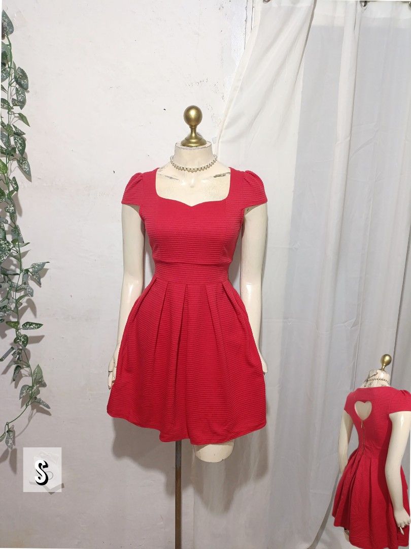 red elegant mini retro dress (Category: Dresses) located in Pateros City. Submitted by amj_amj (Listing ID 1462848419, Image 1). Description: .