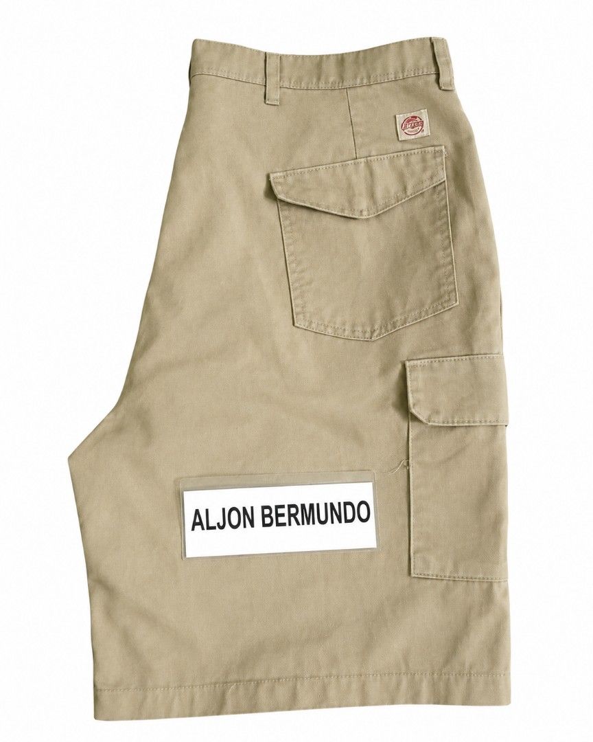 Red Kap Khaki Cargo Shorts Size 42 (Category: Shorts) located in Quezon City. Submitted by aljonbermu25659 (Listing ID 1462740016, Image 1). Description: - Brand: Red Kap - Type: Khaki Cargo Shorts - Size: 42 - Origin: Made in Mexico - Features: Durable, work-ready, ample pocket space - Ideal for: Work or casual wear - Condition: Ready for a new owner.
