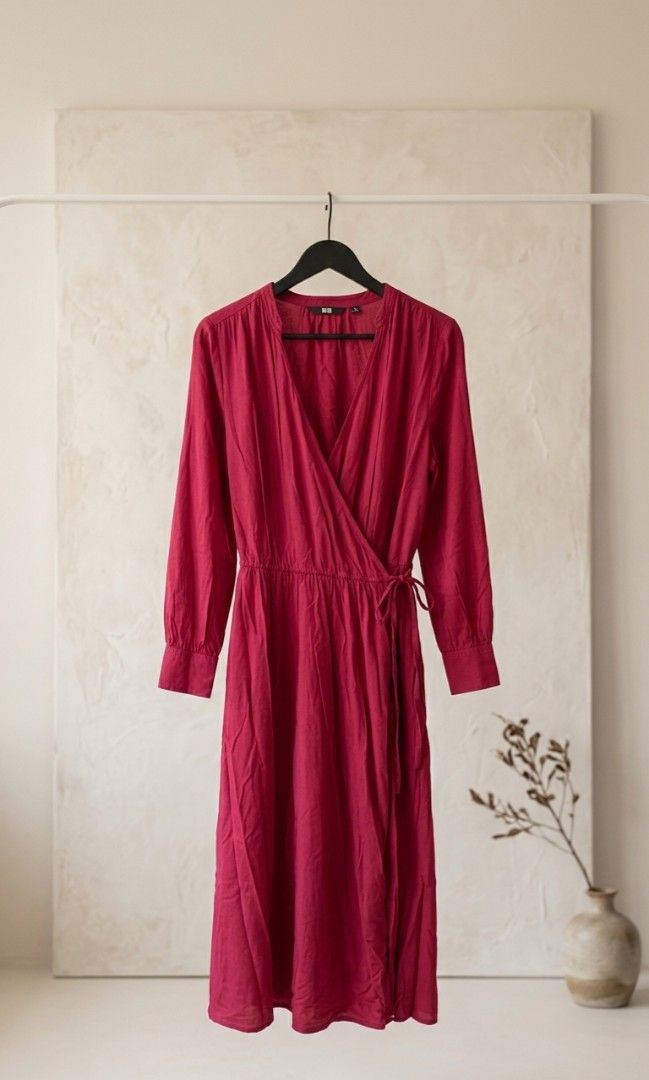 RED UNIQLO DRESS (Category: Dresses) located in Caloocan City. Submitted by jneesan (Listing ID 1462774445, Image 1). Description: Red wrap around uniqlo dress. Used for grad pic then naka store nlng sa cabinet. You can ask for other photos of the dress. Just pm me ☺️.