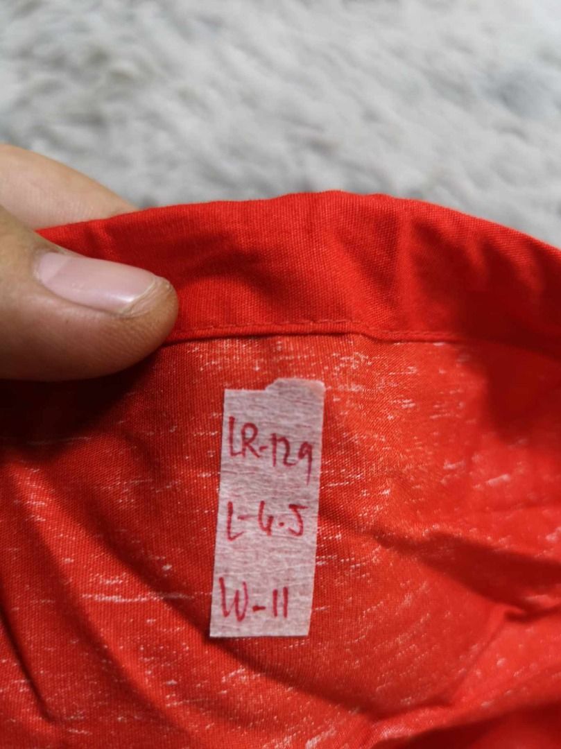 Red With Yellow String Pouch (Category: Purses & Pouches) located in Santa Cruz. Submitted by jmy_surplus.2 (Listing ID 1462818870, Image 2). Description: Size ; L - 6.5 W - 11 Color ; Red Type ; pouch Brand ; No brand Material ; Nylon Style ; Red Drawstring Pouch LR 129 JMY 3 Batch #223.