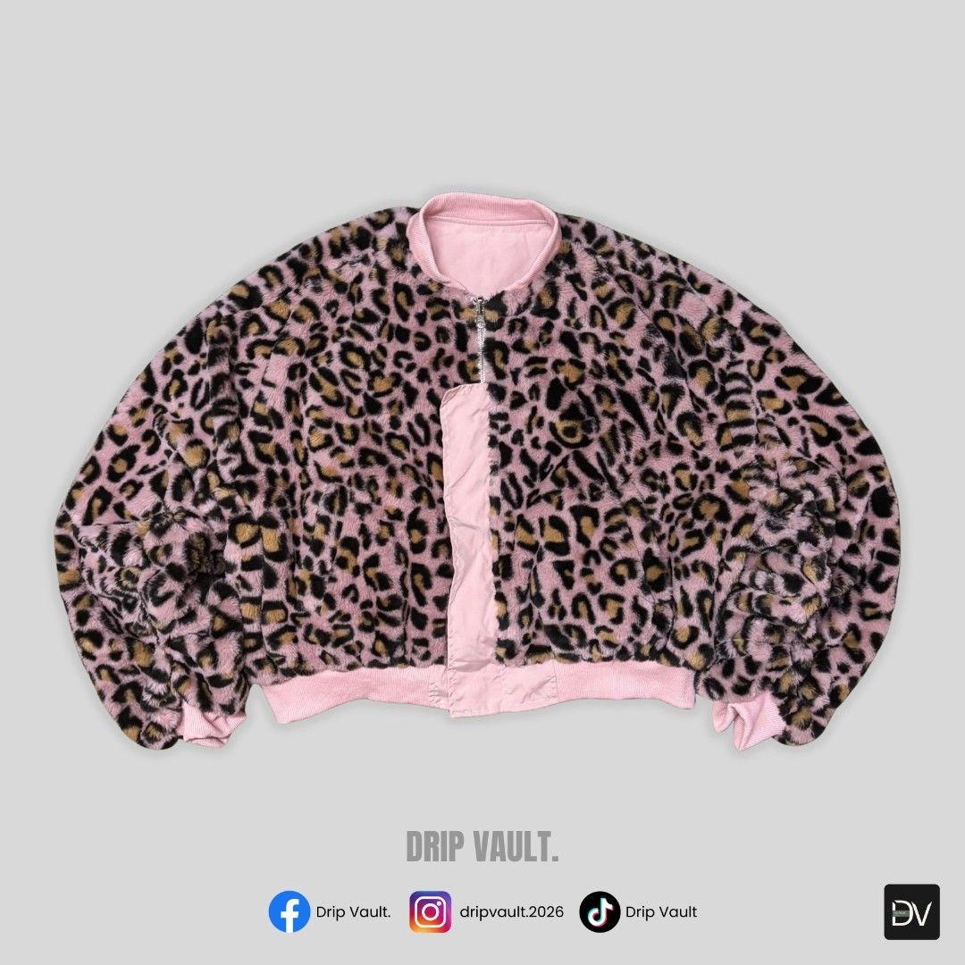 Reversible Leopard Fur Crop Bomber Jacket (Category: Coats, Jackets and Outerwear) located in Manila. Submitted by drip_vault.ph2026 (Listing ID 1462753295, Image 1). Description: 🔥 Reversible Leopard Fur Crop Bomber Jacket🔥 Size: Small on Tag Fit to Large Chest: 25" Length: 20" Condition: Excellent No issue 🏷️ Old Price: ₱499 🏷️ New Price: ₱449 ⚠️PLEASE NOTE: 📍 Please allow 1-3 cm difference due to manual measurement 📍 Colors may slightly 