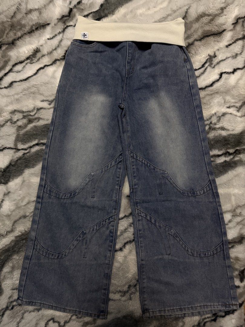 Revice Jeans in blue crest (check description) (Category: Jeans) located in Pateros City. Submitted by sonder888 (Listing ID 1462879283, Image 1). Description: Rfs: it’s too big on me na unfortunately Bought for ₱3,200 selling for ₱1,700 (price is negotiable) Only used around 3-4 times total mop: gcash mod: lalamove or j&t waist is 80 cm, hips 110 cm, length 105 cm, it really runs big po talaga just to let you know since it’s also stretchy 😅 Rev