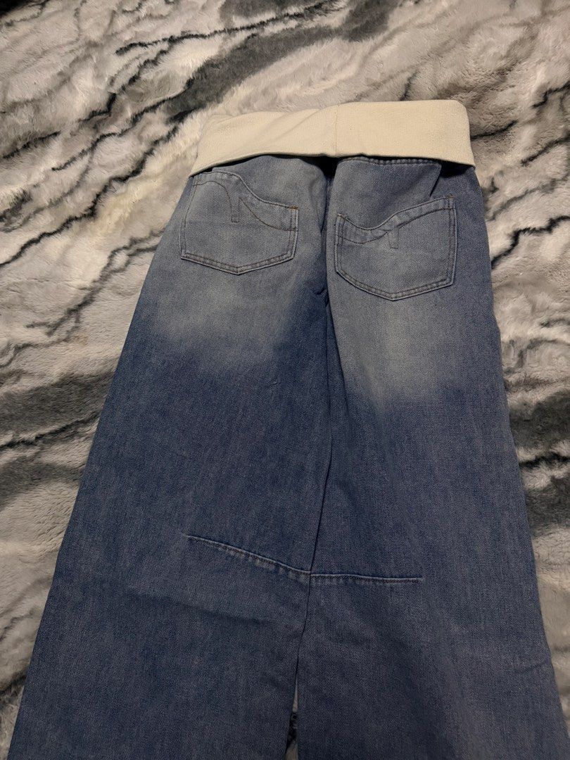 Revice Jeans in blue crest (check description) (Category: Jeans) located in Pateros City. Submitted by sonder888 (Listing ID 1462879283, Image 3). Description: Rfs: it’s too big on me na unfortunately Bought for ₱3,200 selling for ₱1,700 (price is negotiable) Only used around 3-4 times total mop: gcash mod: lalamove or j&t waist is 80 cm, hips 110 cm, length 105 cm, it really runs big po talaga just to let you know since it’s also stretchy 😅 Rev