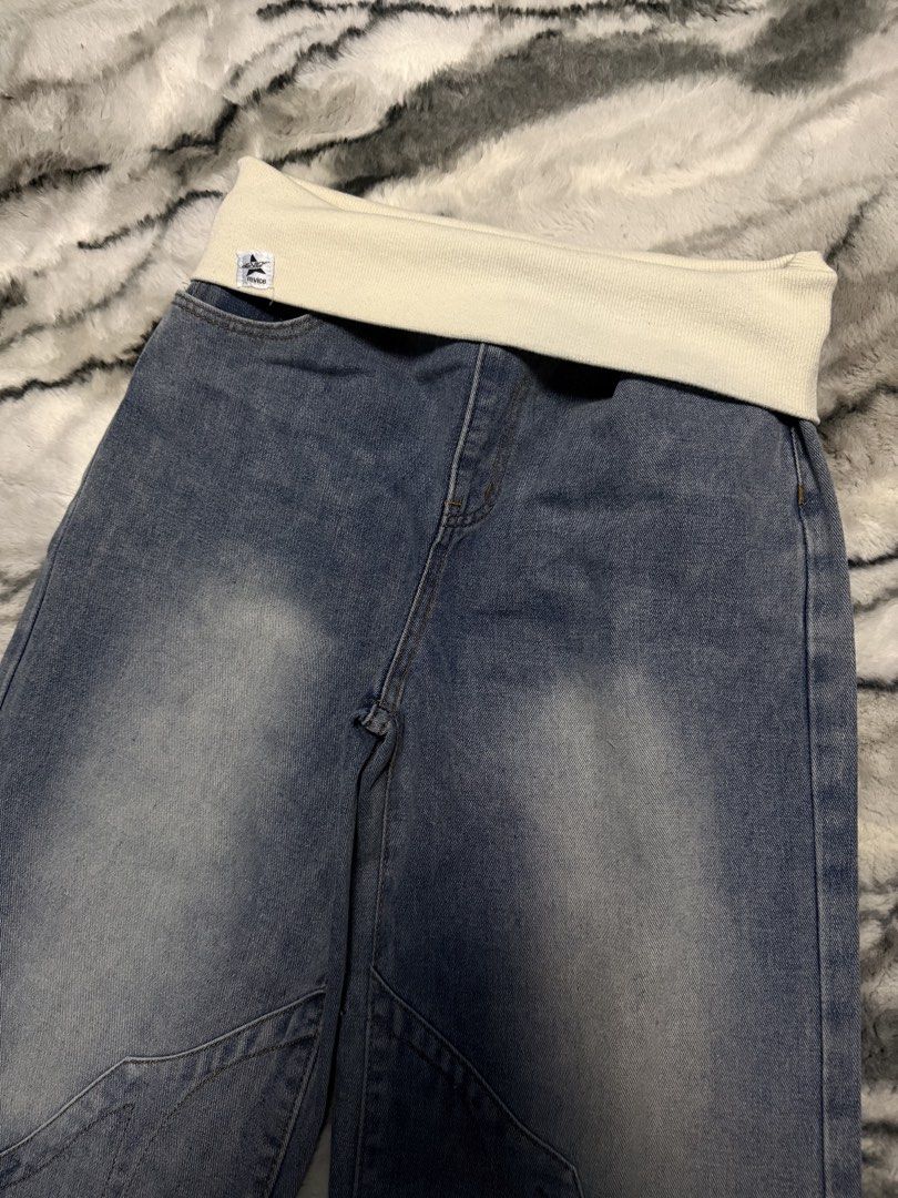 Revice Jeans in blue crest (check description) (Category: Jeans) located in Pateros City. Submitted by sonder888 (Listing ID 1462879283, Image 2). Description: Rfs: it’s too big on me na unfortunately Bought for ₱3,200 selling for ₱1,700 (price is negotiable) Only used around 3-4 times total mop: gcash mod: lalamove or j&t waist is 80 cm, hips 110 cm, length 105 cm, it really runs big po talaga just to let you know since it’s also stretchy 😅 Rev