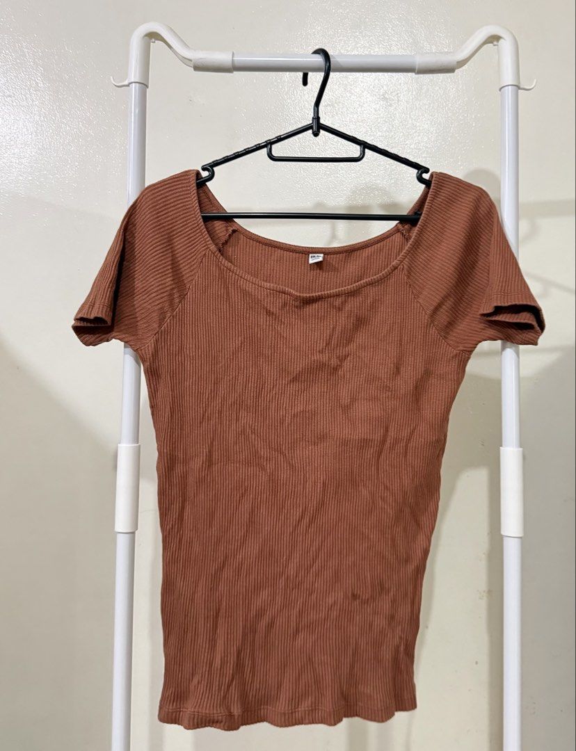 Ribbed Square Neck T-shirt (Category: Shirts) located in Manila. Submitted by lovedbyan (Listing ID 1462878157, Image 1). Description: -₱150 -Uniqlo -M - Brown ribbed t-shirt - Square neckline - Short sleeves - Stretchy material.