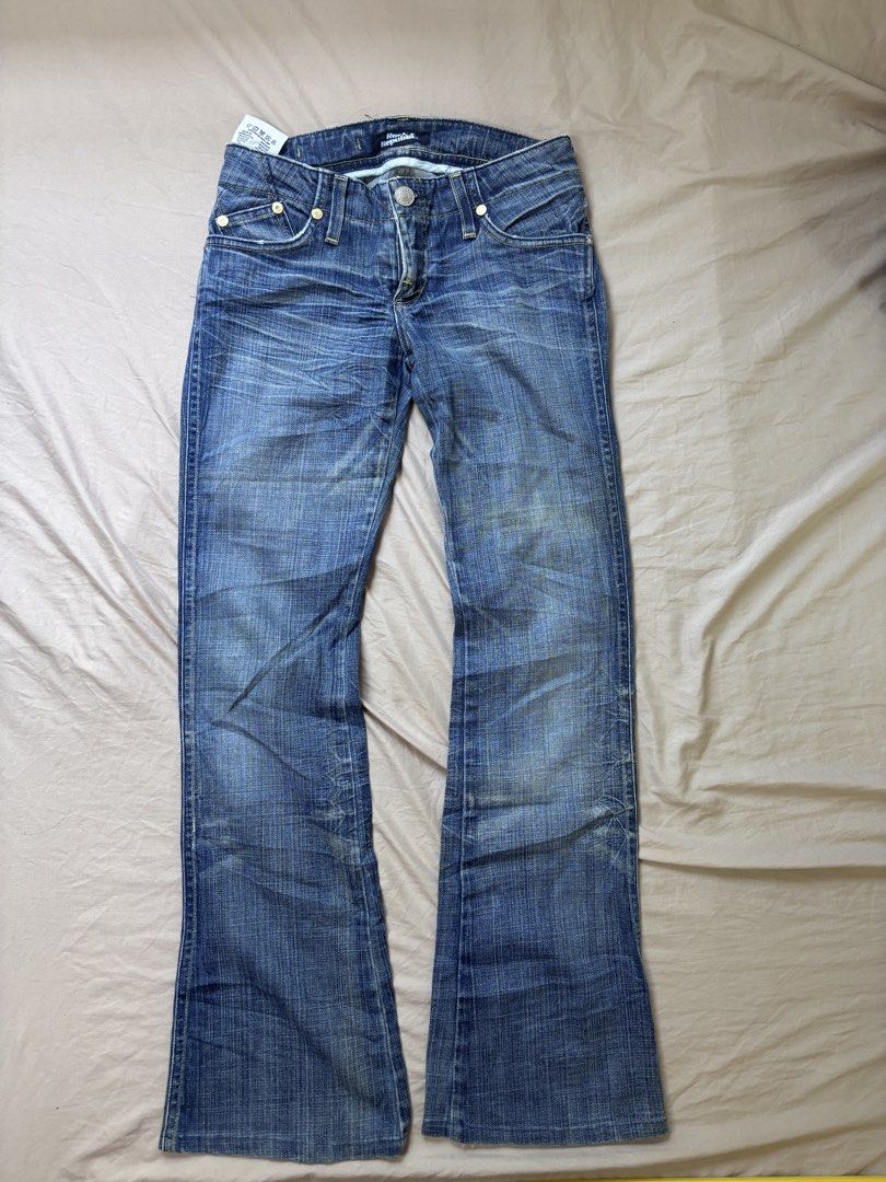 Rock & Republic Bootcut Jeans (Category: Jeans) located in Andop. Submitted by ukaylangpo (Listing ID 1462767020, Image 3). Description: - Classic blue bootcut jeans - Brand: Rock & Republic - Signature R stitching on back pockets - Distressed and faded for a worn-in look - Flare at the bottom - Ideal for casual wear.