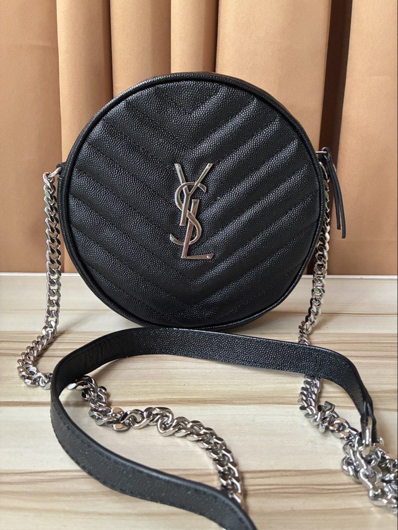 Round camera Bag (Category: Luxury Bags & Wallets) located in Manila. Submitted by finders_keepers651 (Listing ID 1462769891, Image 1). Description: .