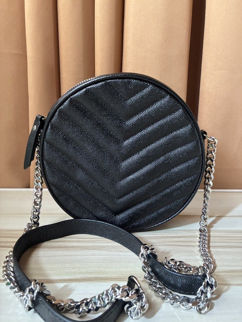 Round camera Bag (Category: Luxury Bags & Wallets) located in Manila. Submitted by finders_keepers651 (Listing ID 1462769891, Image 2). Description: .