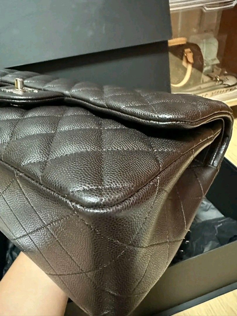 RUSH PRE ORDER DARK BROWN JUMBO (Category: Luxury Bags & Wallets) located in Cabadbaran. Submitted by luxurysourcedbyjinx (Listing ID 1462693897, Image 3). Description: Series 26 Dark Brown /Jumbo Box dustbag Card Booklet VERY BEAUTIFUL DARK BROWN .