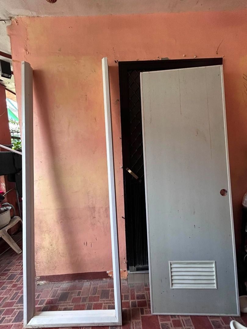 (Rush) PVC Door with Frame (Category: Other Home Furniture) located in San Mateo. Submitted by twicemomoe23719 (Listing ID 1462691220, Image 2). Description: Never been used so binebenta na siya. Nakatengga na here sa bahay po namin since di po siya kasya sa expected measurement ng isang pintuan dito. If interested just send me a message po so I can share with you yung dimensions .