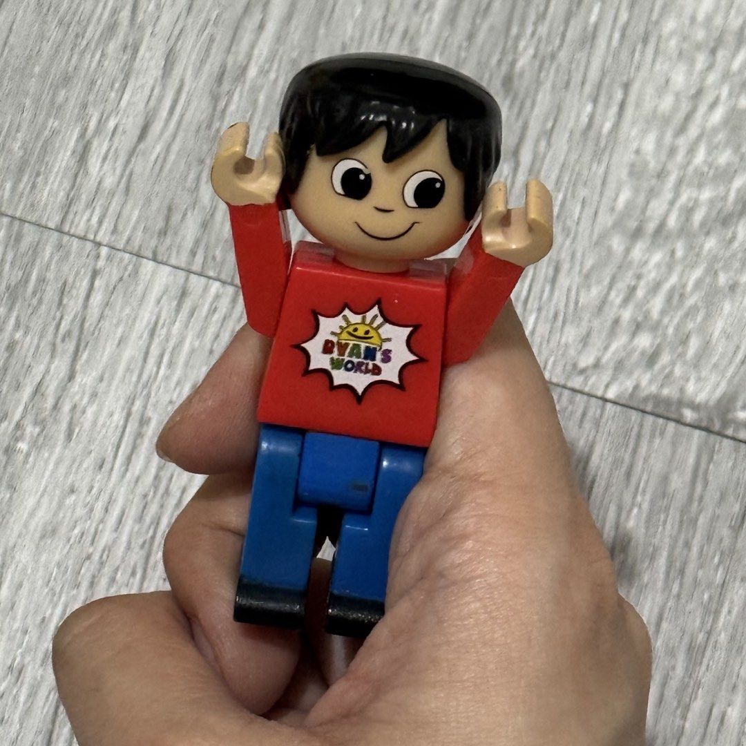 Ryan’s World Figure Toy (Category: Figurines & Statues) located in Marikina City. Submitted by lovegoeson (Listing ID 1462863374, Image 1). Description: .