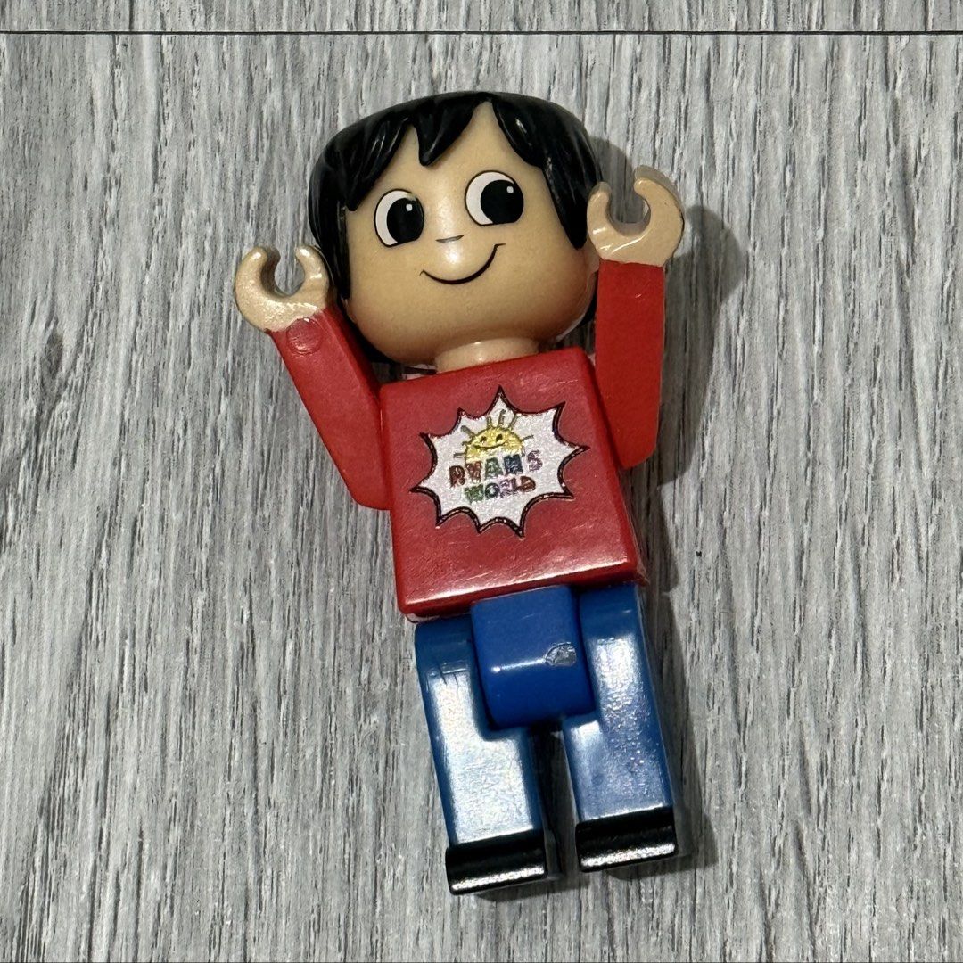 Ryan’s World Figure Toy (Category: Figurines & Statues) located in Marikina City. Submitted by lovegoeson (Listing ID 1462863374, Image 2). Description: .